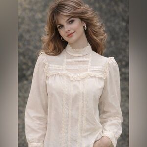 Gunne Sax - vtg 70’s- Cream, Lace Trim Prairie Blouse - 34” bust